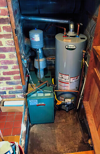 https://plumberattadale.com.au/uploads/2025/06/hot-water-189087.jpg