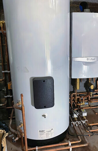 https://plumberattadale.com.au/uploads/2025/06/hot-water-410504.jpg
